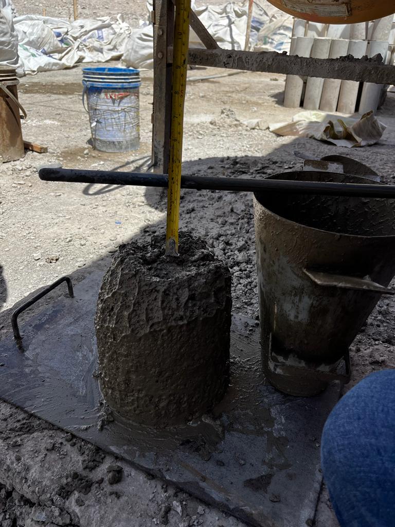 Prueba de slump para control de calidad en concreto premezclado